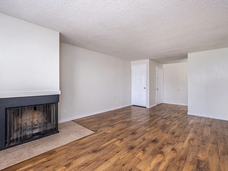 Marina Apartments — Photo 4