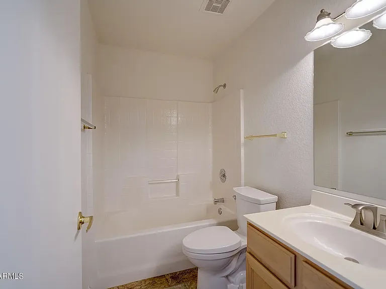 10389 W Burnett Rd — Photo 8