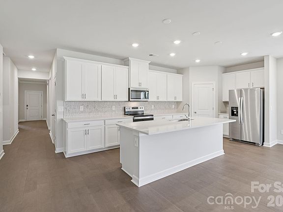5th image of 2449 Chartwell St