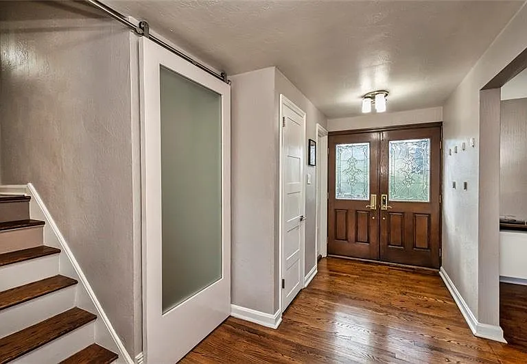 251 Franklin Dr — Photo 2