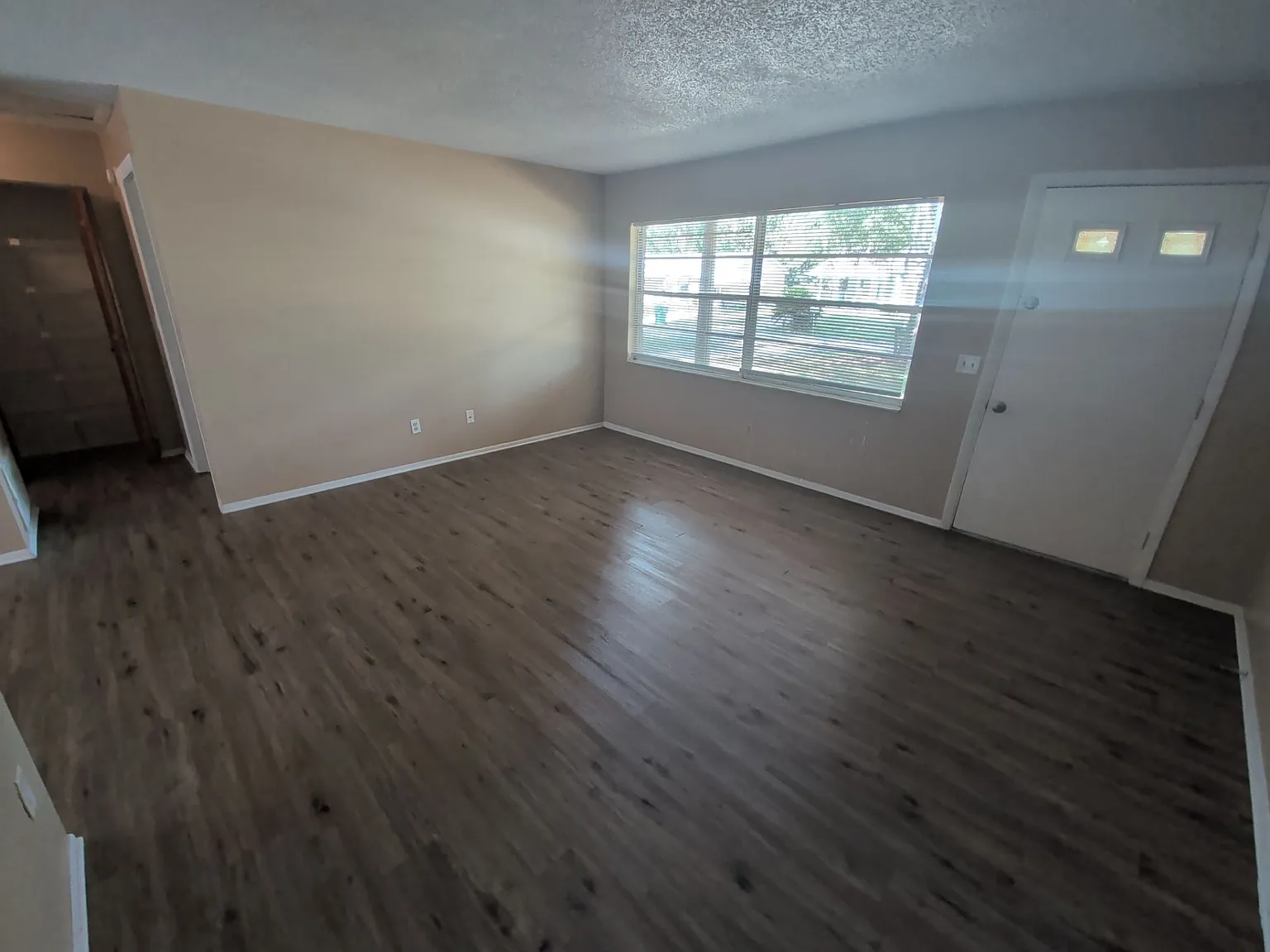 2 bed, 1.0 bath, 900 sqft, $1,200 — Photo 3