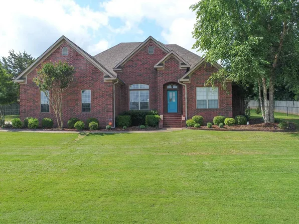 8 E Chateau Estate Dr, Greenbrier, AR 72058