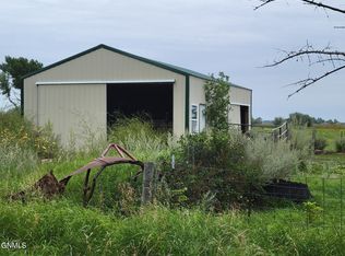 Hubbarb Ave, Sutton, ND 58484