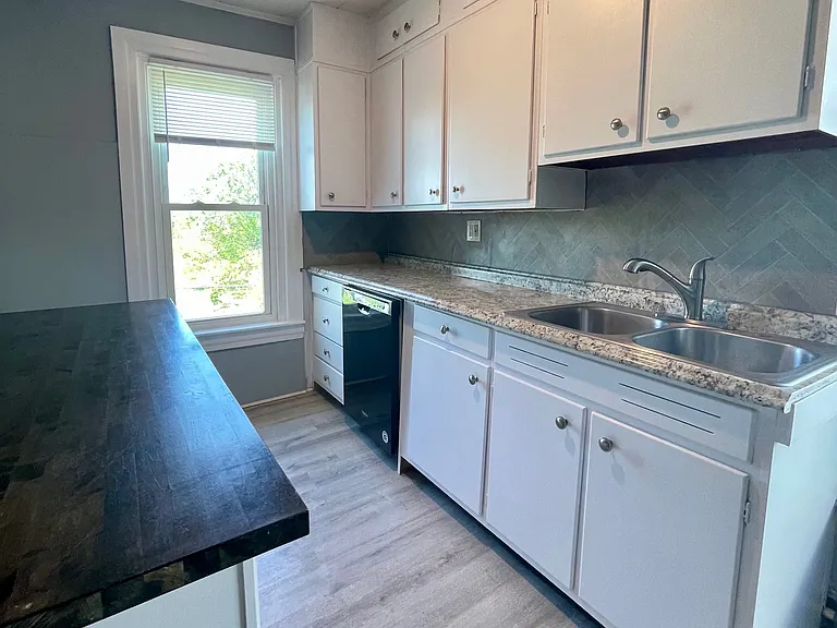 520 Main St #2 — Photo 2