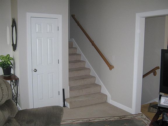 5th image of 2810 Valley Dr