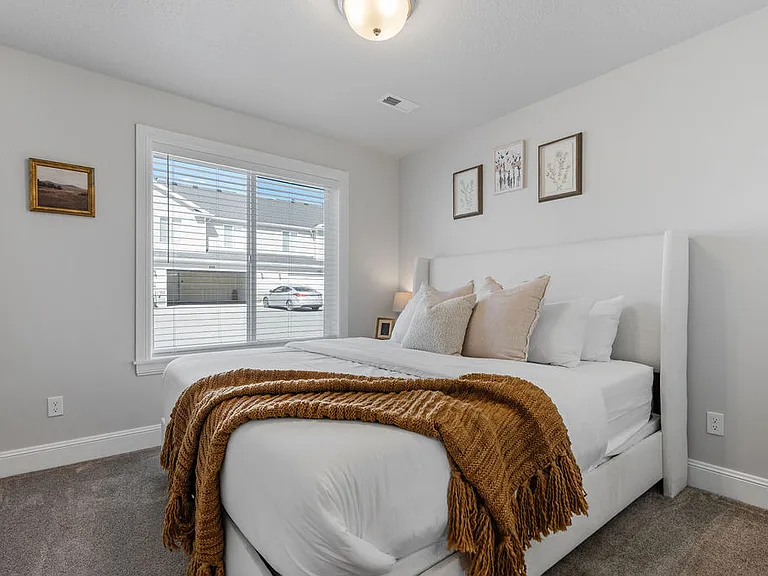 231 W Seasons Ln — Photo 44