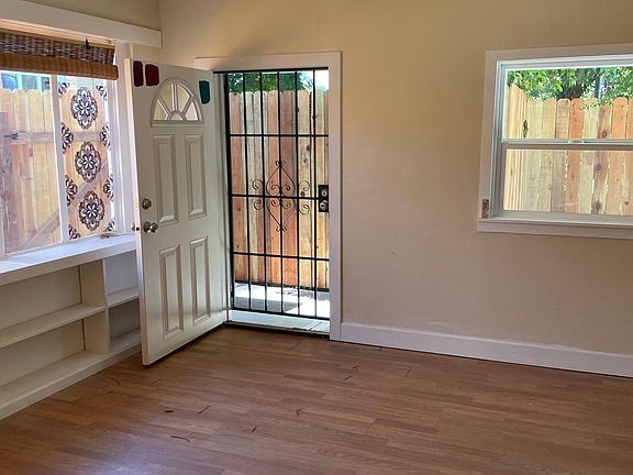 4th image of 2267 Grove Ave