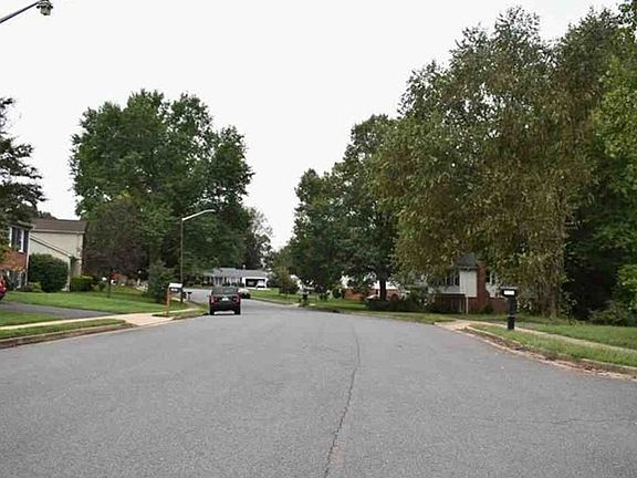 Exterior Neighborhood (street photo)