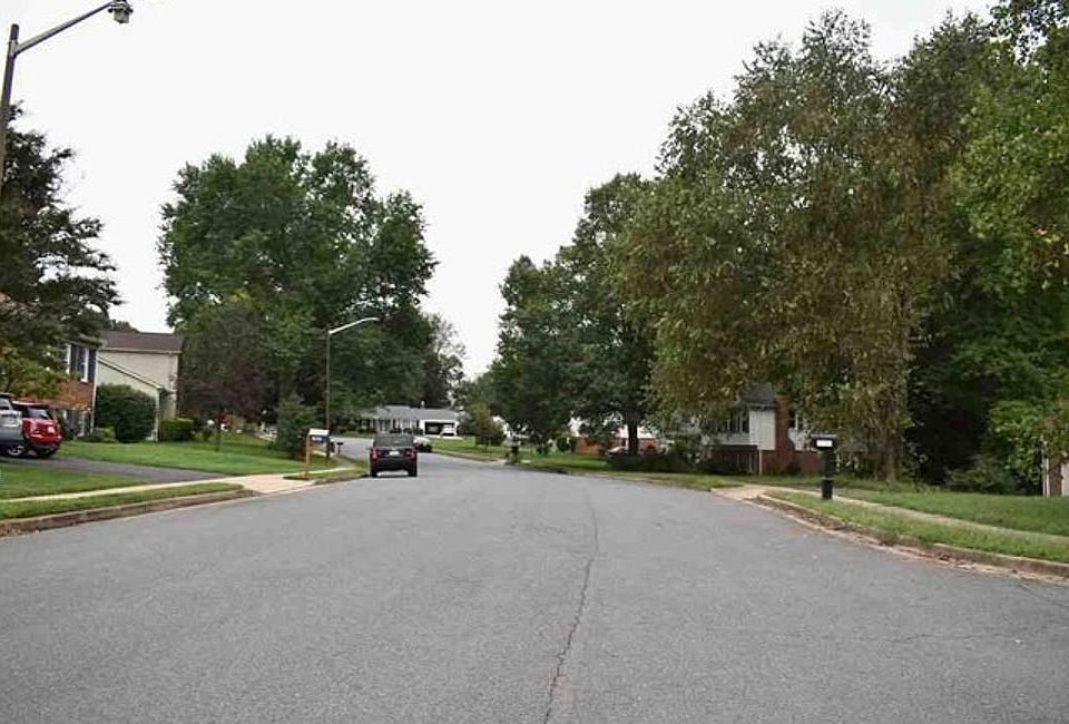 Exterior Neighborhood (street photo)