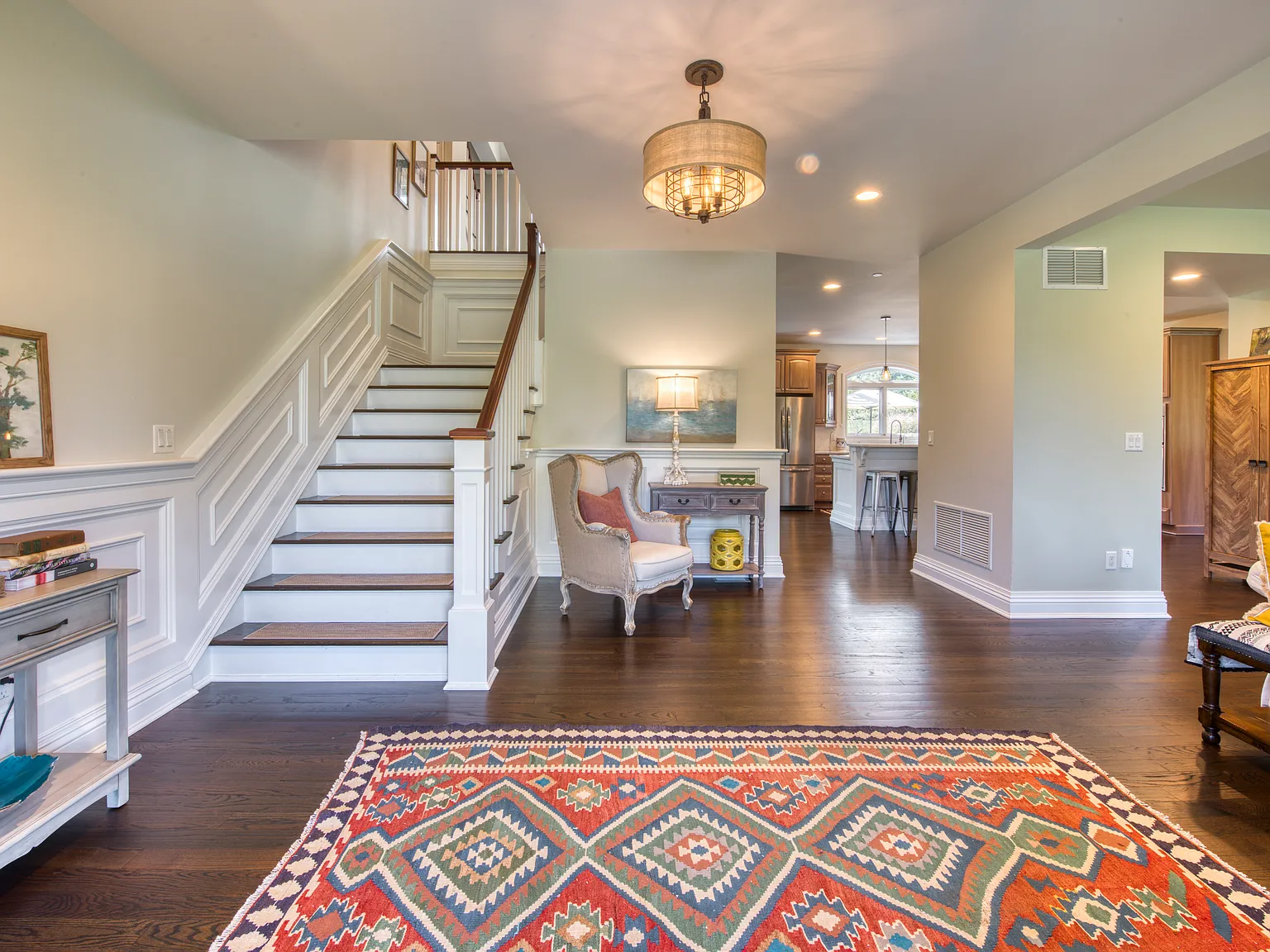 Spacious Orient rental with pool and park-like grounds — Photo 3