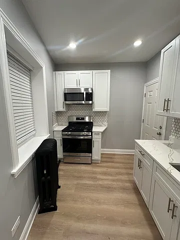 2 bed, 900 sqft, $2,100 — Photo 2
