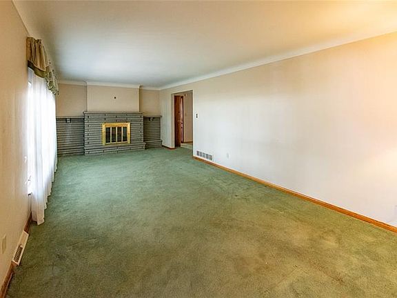 5th image of 28 Marilou Dr