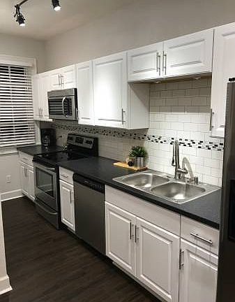 4th image of 407 S Melville Ave #6