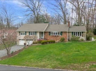 33 Brookside Ter, North Caldwell, NJ 07006