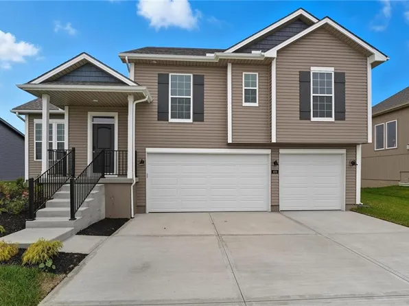 409 SW Hawthorne Ln, Blue Springs, MO 64014