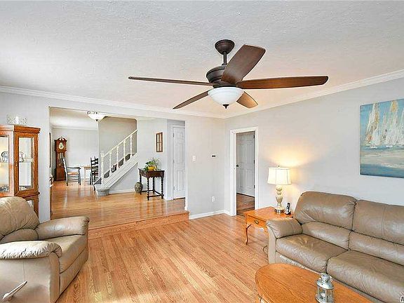 5th image of 11 Marcy Dr