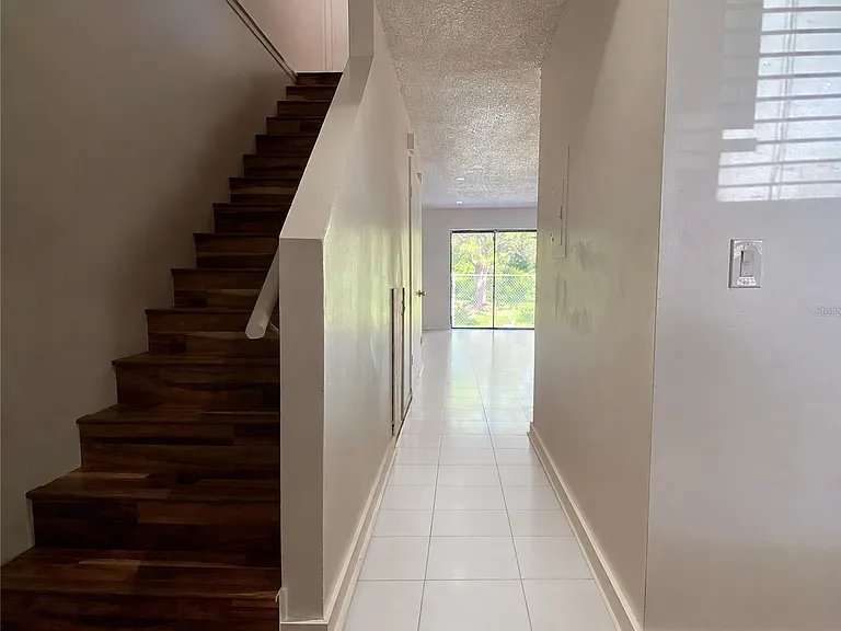 205 Eden Ln — Photo 3