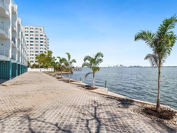 3rd image of 4950 Bayshore Blvd APT 14