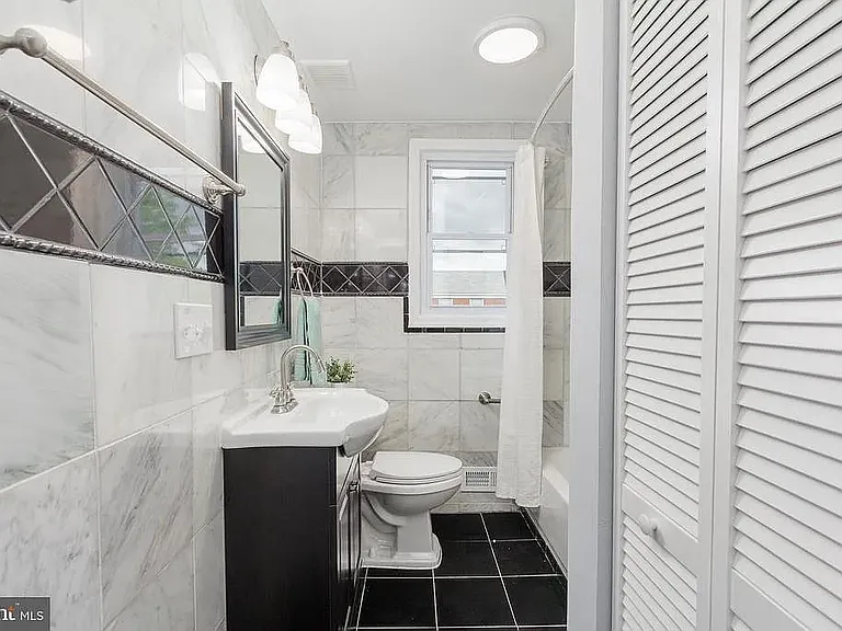 837 Tolna St — Photo 8