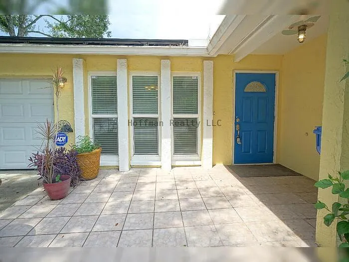 Building Photo - 5301 Carrollwood Meadows Dr