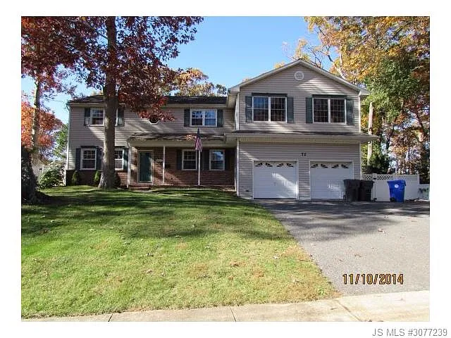 72 Robbins St photo 1