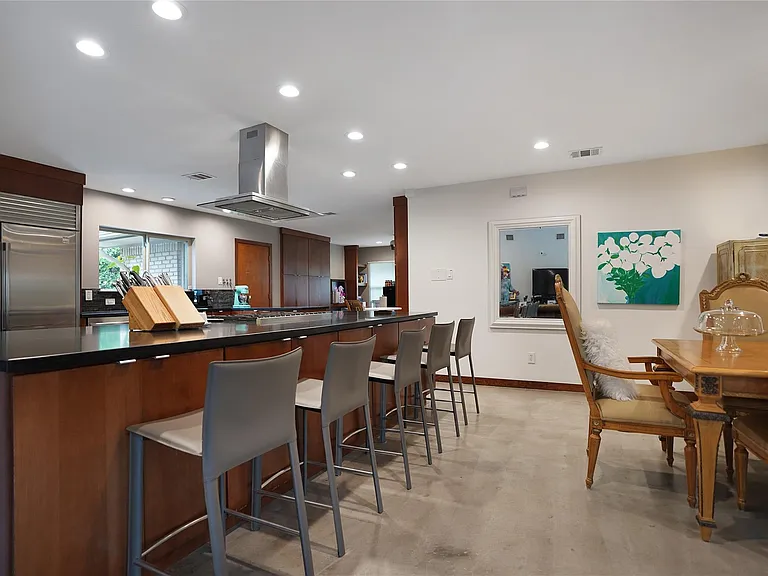 5643 Terwilliger Way — Photo 14