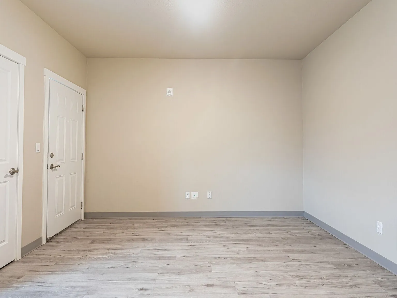 Lake Grove Apartments! — Photo 2