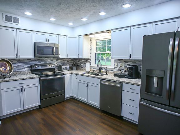 3rd image of 6720 Jeffry Ln