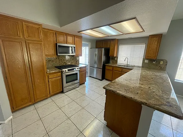 3393 Royal Ridge Rd — Photo 7