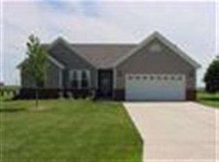 490 E Clay St, El Paso, IL 61738