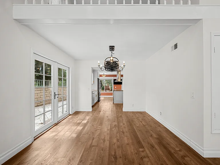 561 Walter Ave — Photo 35
