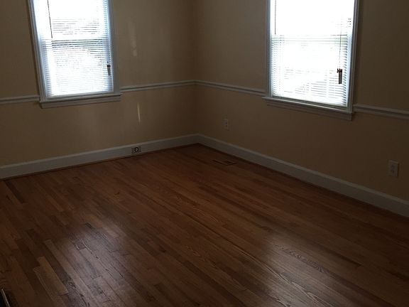 5th image of 1120 Country Club Rd