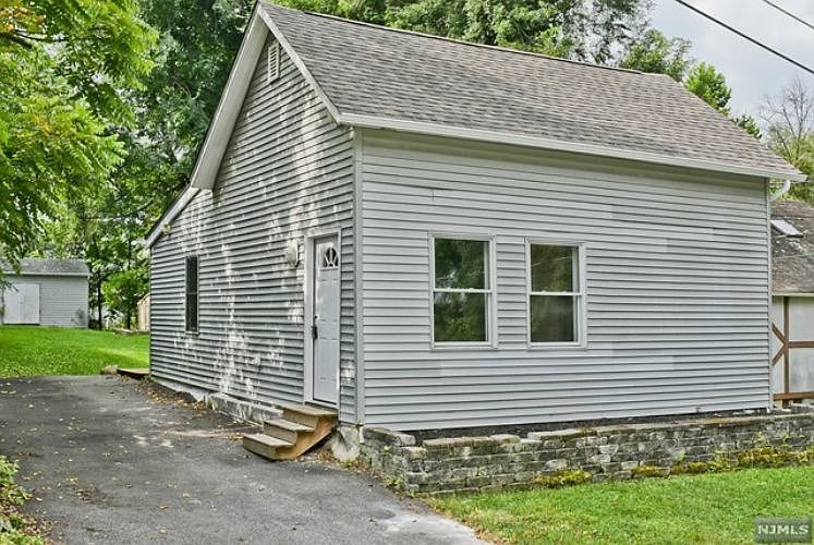 1st image of 9 Urban St
