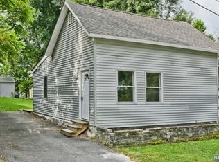 9 Urban St, Hamburg, NJ 07419