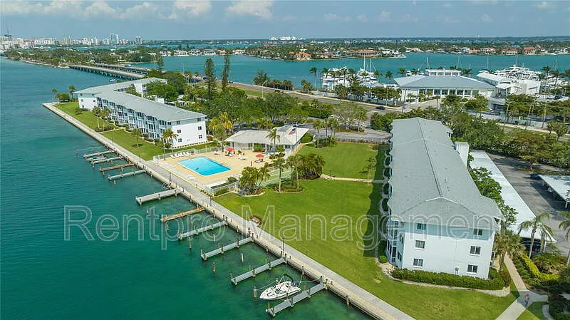 771 John Ringling Blvd #F24