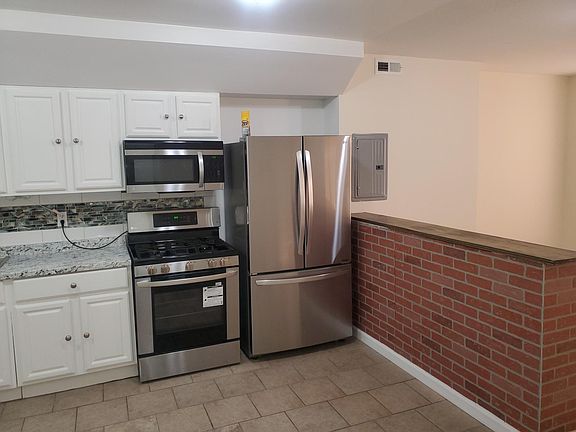 4th image of 2429 N 10th St #2-B