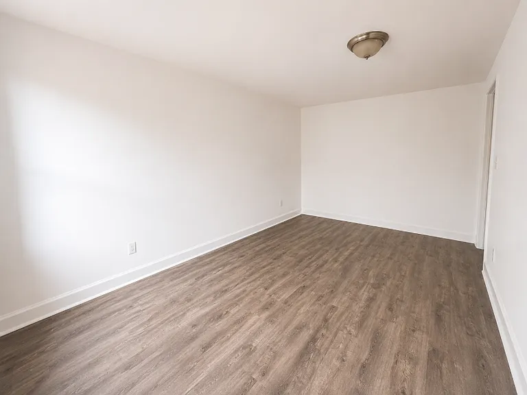 2301 Creston Ave #3B — Photo 2