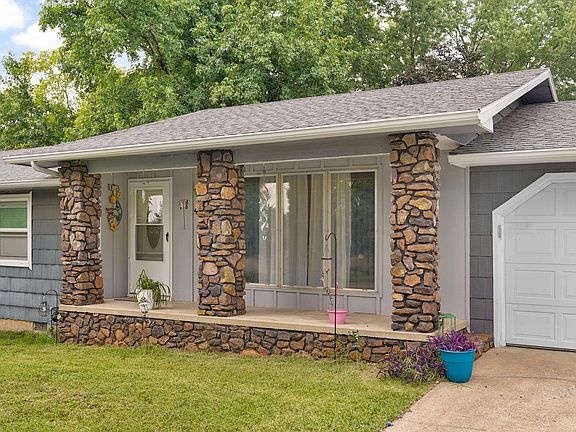 3rd image of 410 Schulz Avenue