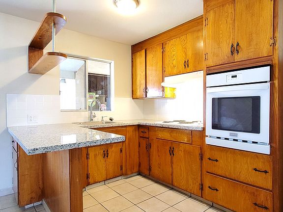 3rd image of 2481 Skylark Dr #6