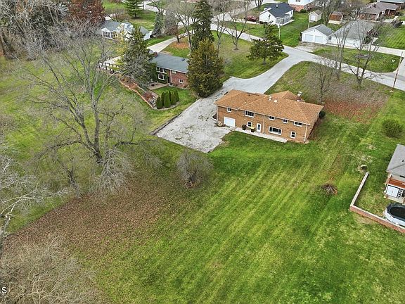 4th image of 421 Parklane Dr
