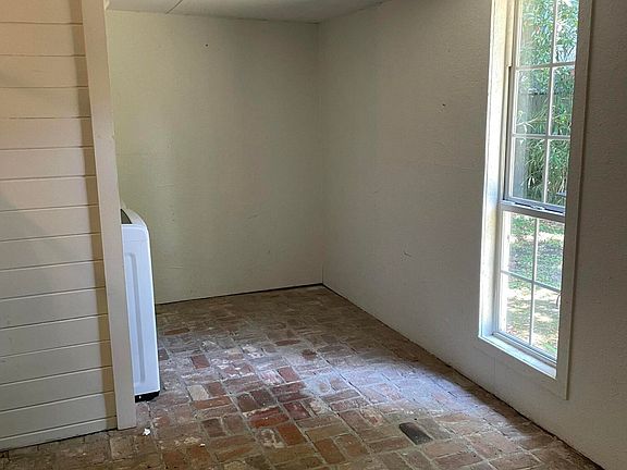 5th image of 145 Iberville Dr