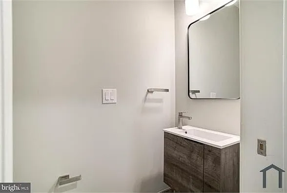 5005 Walnut St #2 — Photo 3