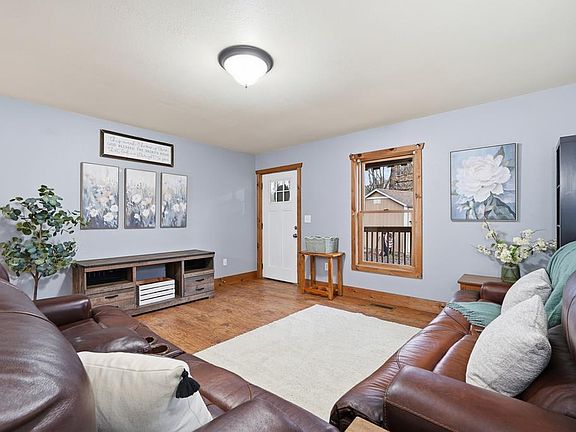 5th image of 684 Ash Loop Rd
