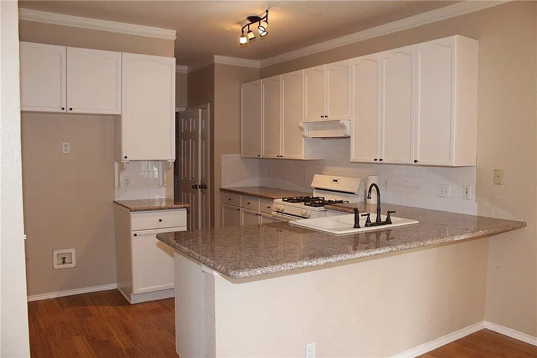 3 bed, 2.5 bath, 1858 sqft, $1,850 — Photo 2