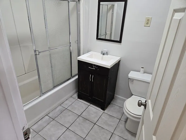 325-329 Grand St #2L — Photo 10