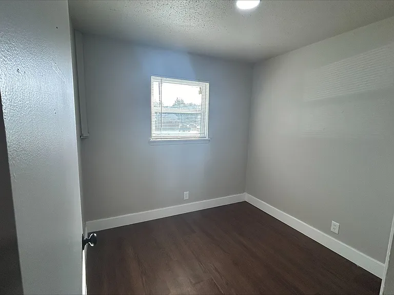 818 W Texas St — Photo 10