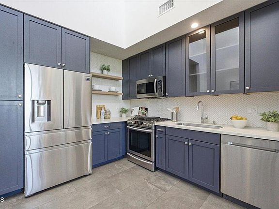 5th image of 125 Hurlbut St Unit 205