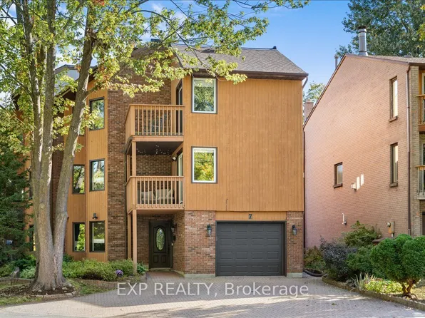 7 Maplehurst Ave, Ottawa, ON K2H 5A3