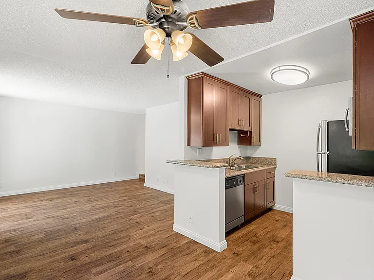 Ariel Court Apts — Photo 21