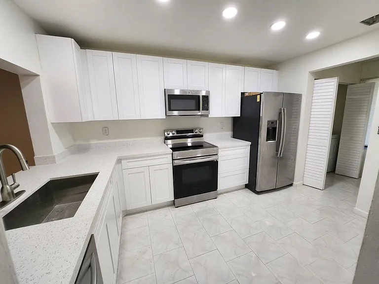 903 NW 79th Ter #903 — Photo 12